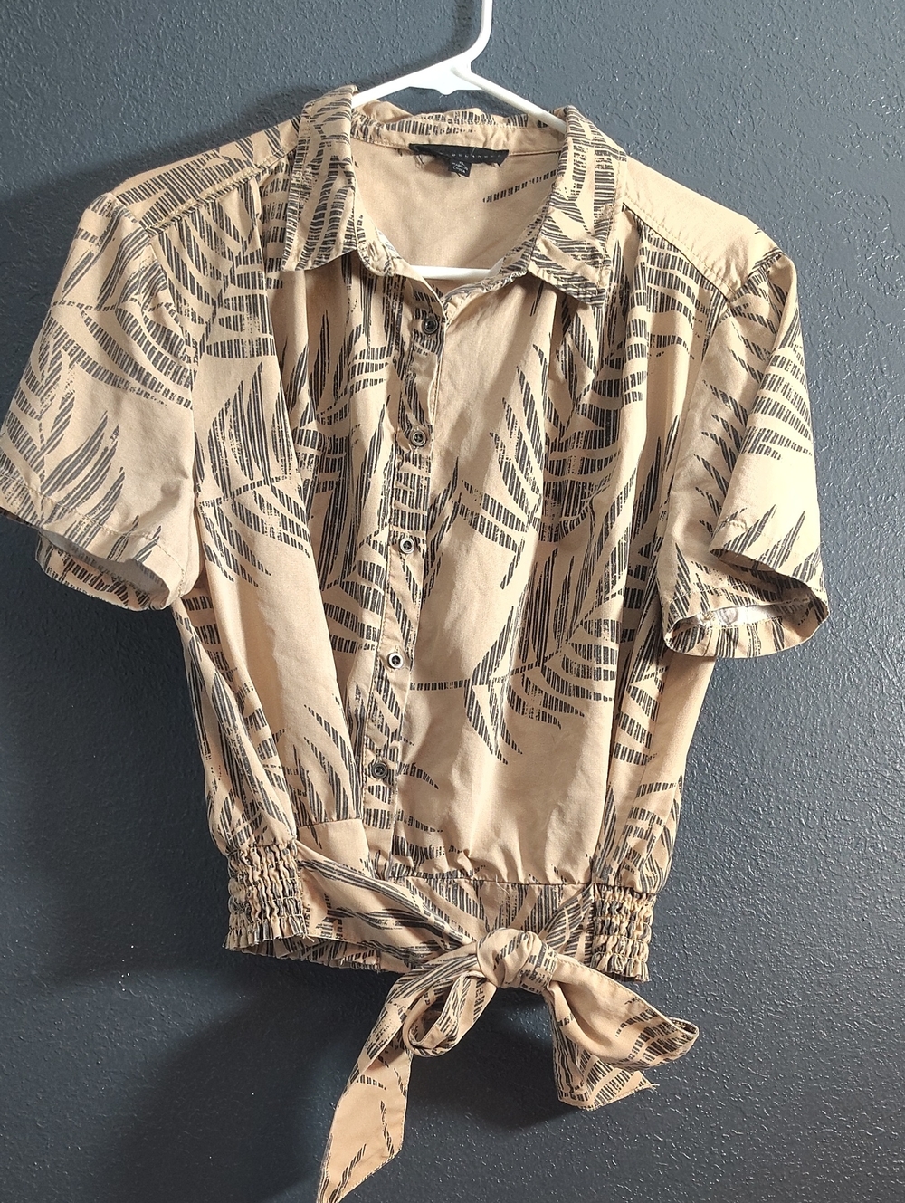 Jane and Delancey Beige Palm-Print Tie- Hem Button-Down Shirt